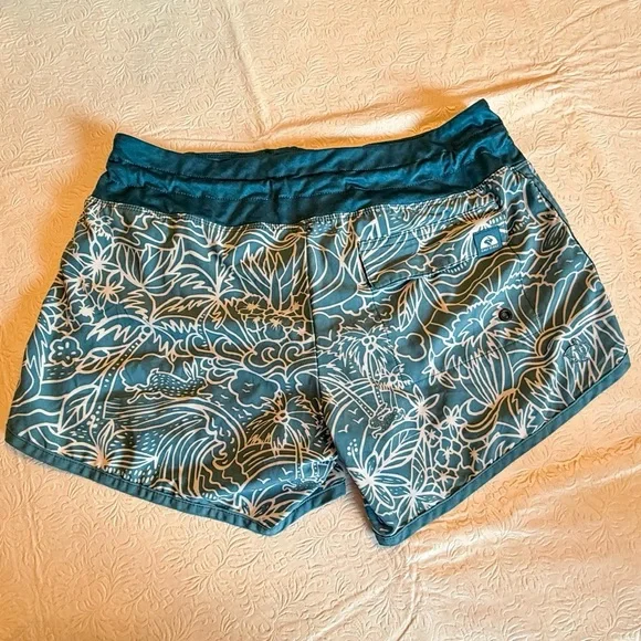 Rabbit Surf N Turf 2.5” Blue Sapphire Women's Athletic Shorts - Picture 2 of 10